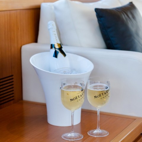 ciprusi-fakultativ-programok-luxus-yacht