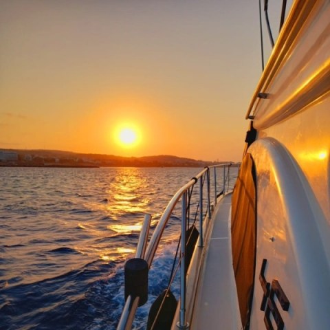 ciprusi-naplemente-luxus-yacht