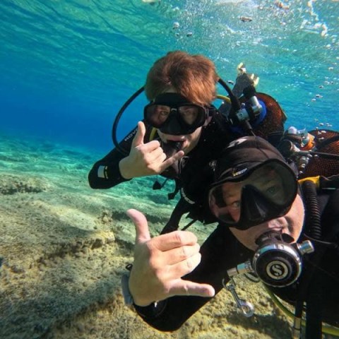 Ciprus, búvárkodás gyerekeknek, scuba diving, próbamerülés, kezdő búvárkodás, biztonságos búvárprogram, családi program, ciprus sziget, gyerek programok